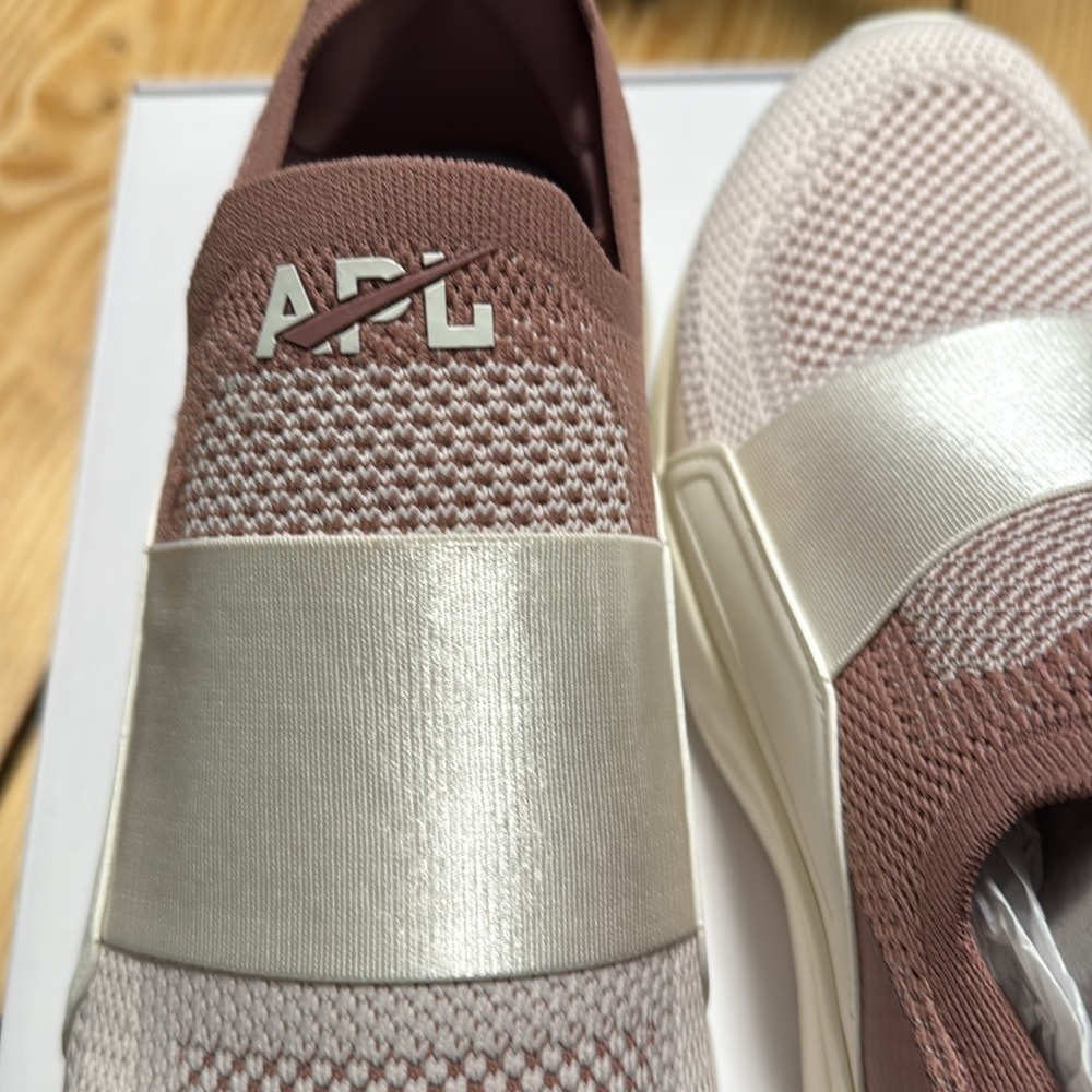 NEW APL Ivory Cream  Pink Athletic Slip-On Shoes sz11 - Picture 12 of 13